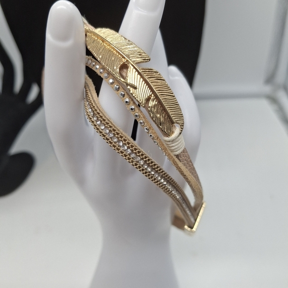 Gold Feather Choker Style Boho Necklace Magnetic Clasp - Picture 2 of 6